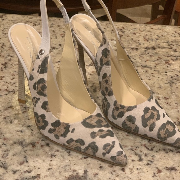 Shoes - Picture 2 of 7